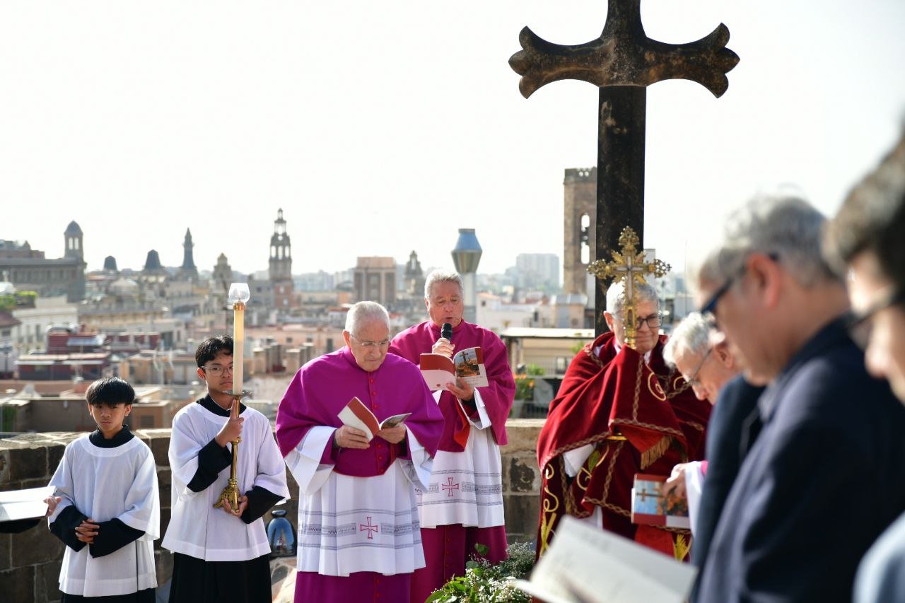 La Catedral de Barcelona celebra la solemnidad de la Santa Cruz ...