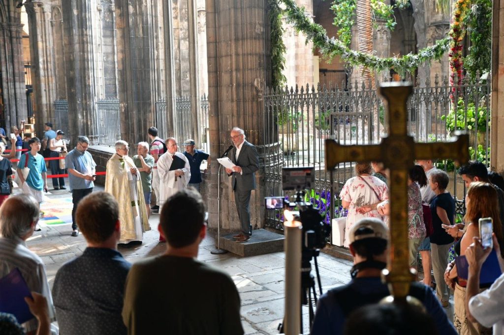 La Catedral de Barcelona inaugura el Ou com Balla como símbolo de ...