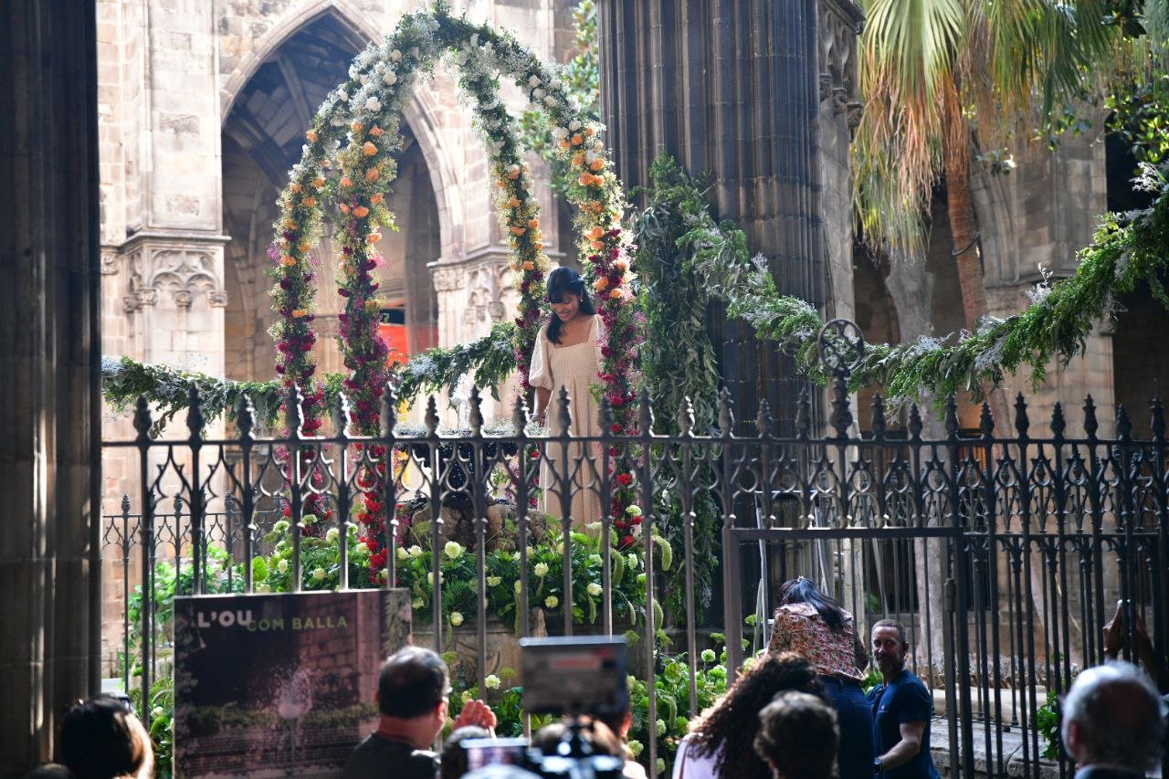 La Catedral de Barcelona inaugura el Ou com Balla como símbolo de ...