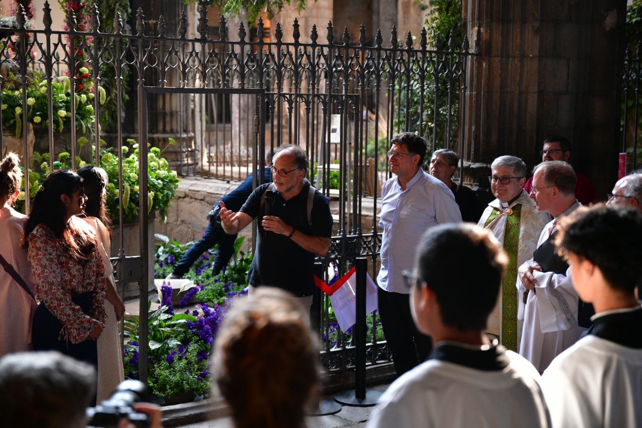 La Catedral de Barcelona inaugura el Ou com Balla como símbolo de ...