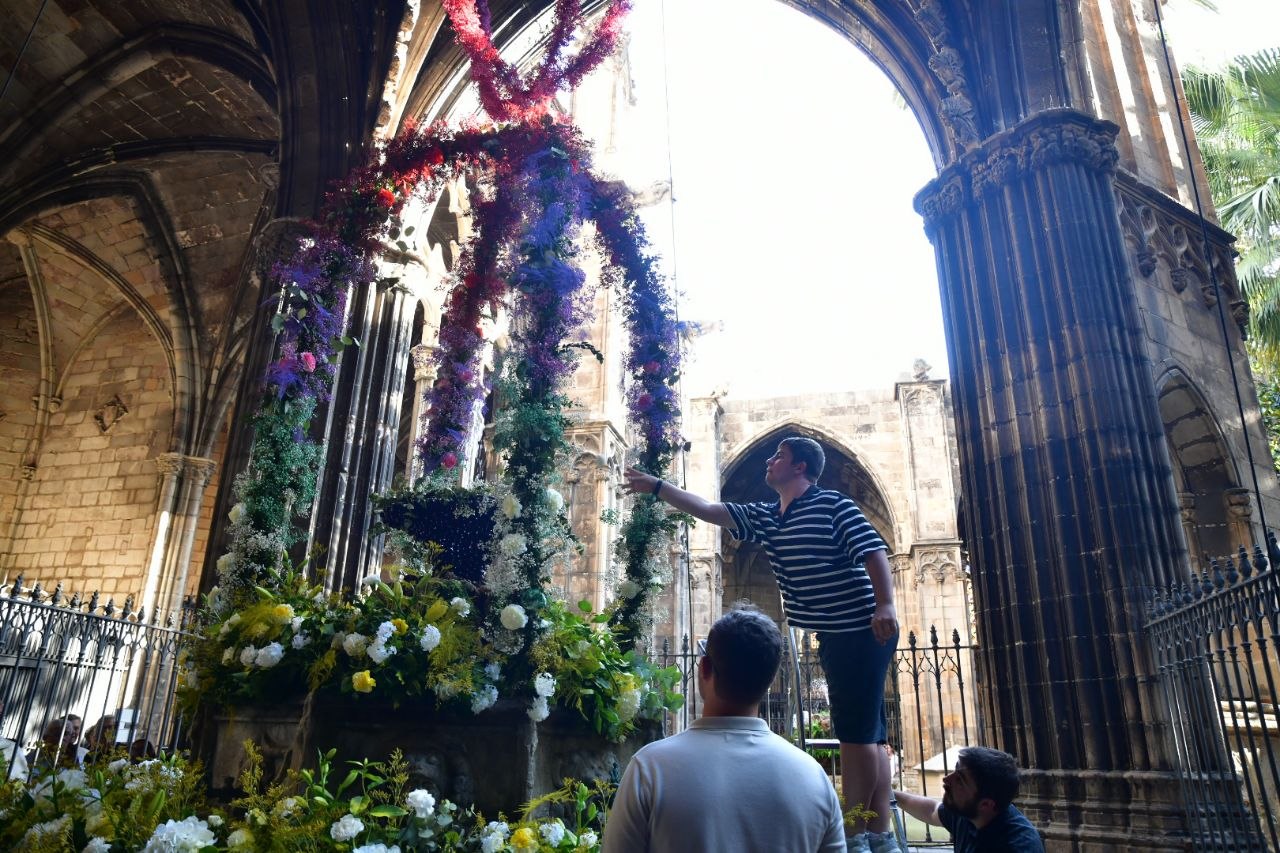 La Catedral de Barcelona inaugura y bendice el Ou com Balla con la ...